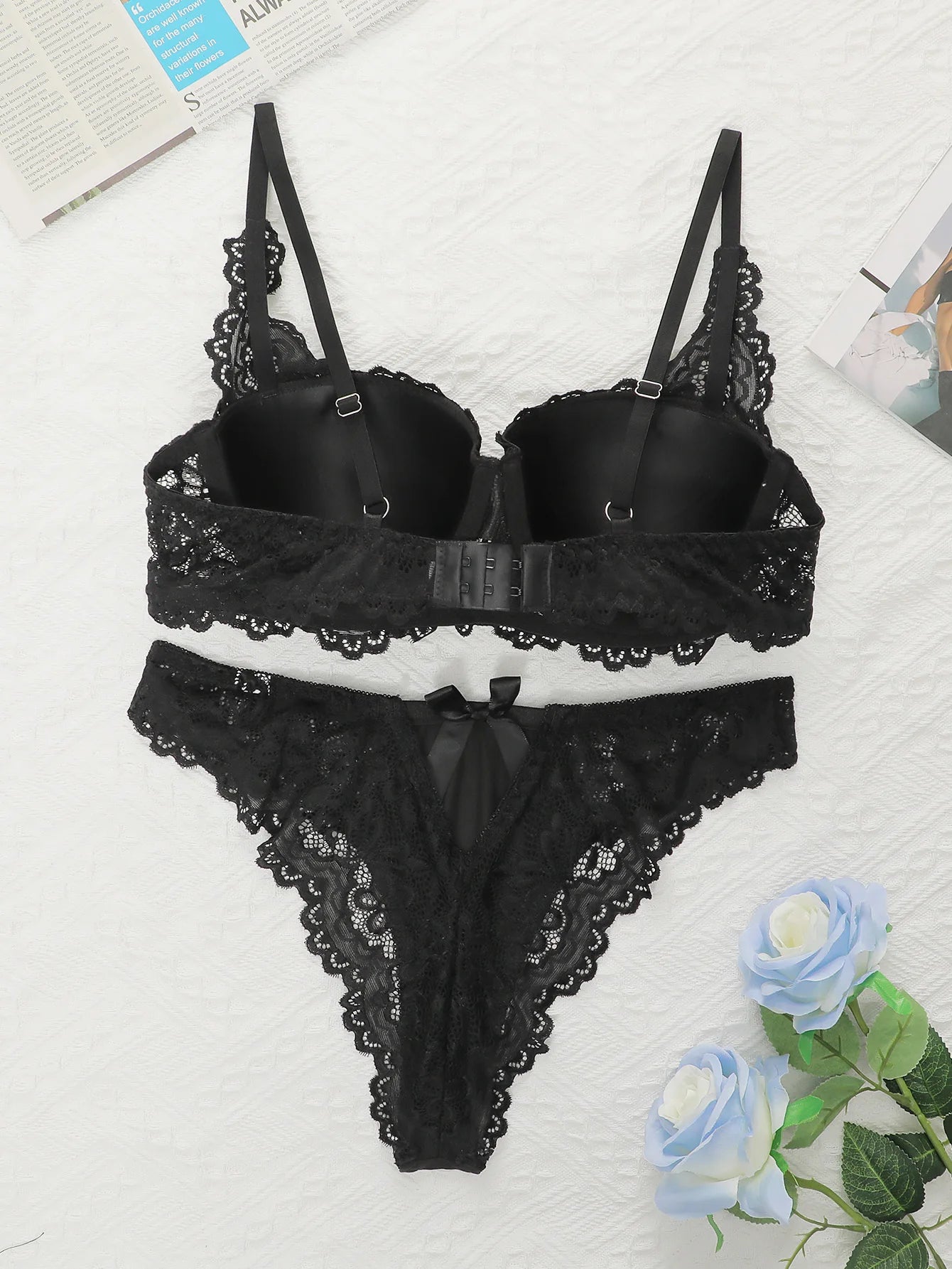 Contrast Lace Underwire Lingerie Set